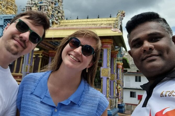 Kandy Heritage City Tour by tuktuk - The big statue moment at Sri Maha Bodhi Viharaya