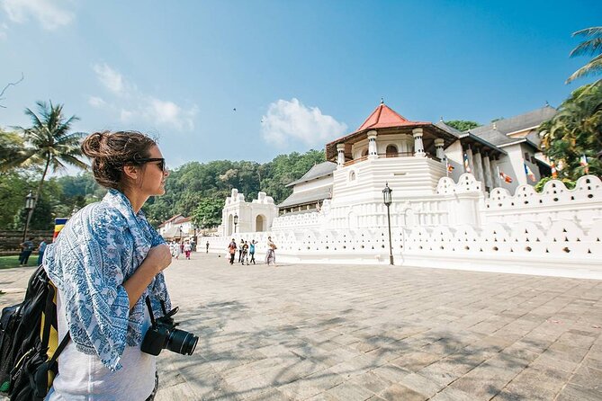 Kandy Instagram Tour: Most Famous Spots (Private & All-Inclusive) - Kandy Lake stroll plus viewpoint timing for that big overhead feeling