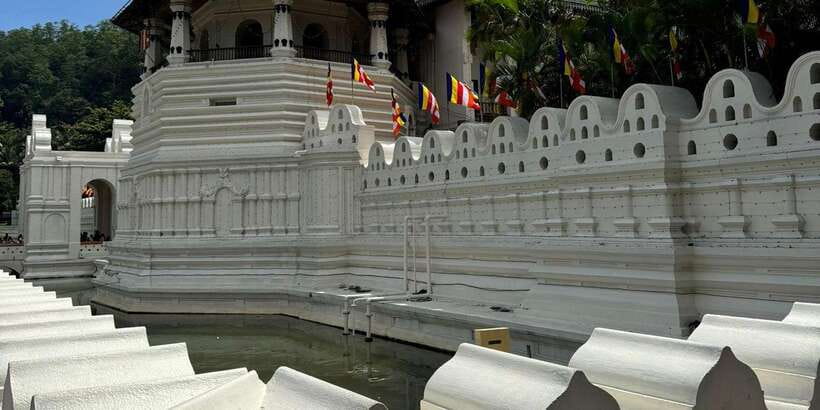 Kandy: Private Guided Tour with Local Highlights by Tuk Tuk - Queen’s Bathing Pavilion and National Museum of Kandy: context time