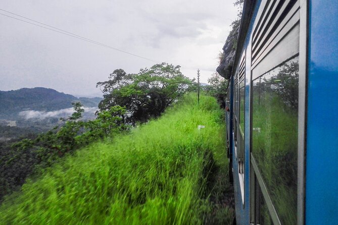 Kandy to Ella train ride on (Train No: 1005 "Podi Menike") - Comfort and logistics, what to pack for a smooth 6 to 7 hours