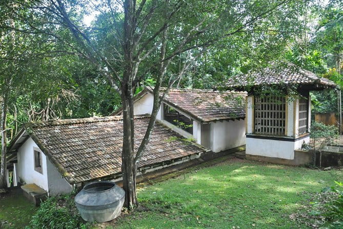 Kanneliya Rain Forest Tour - Meeting your wildlife tracker at the main gate and how the walk works