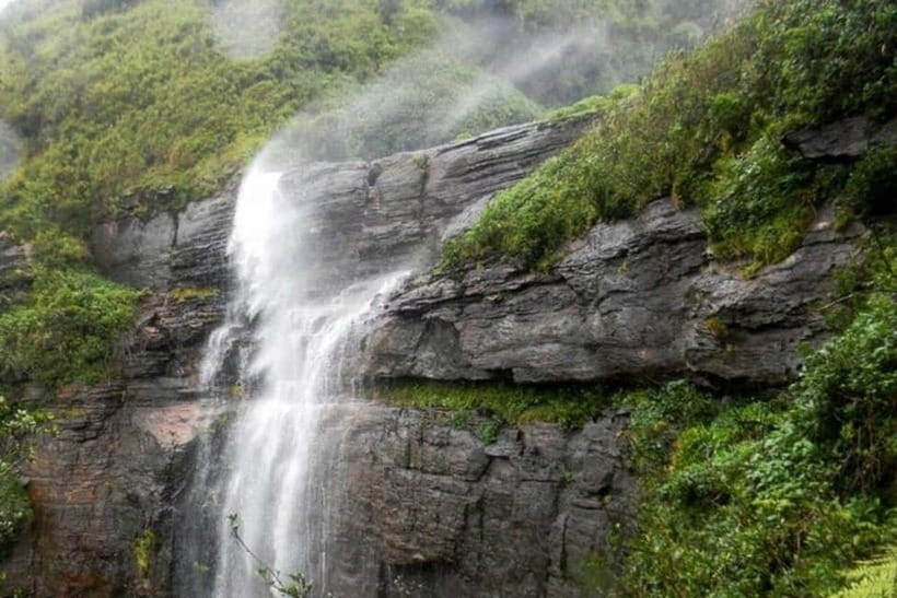 Knuckles Mountain Range: Kotaganga Waterfall Chain Hike - Viewpoint break: where the Knuckles show off