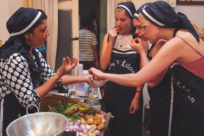 Market Tour and Cooking Class from Colombo - Pettah Market shopping: produce stalls and spice logic