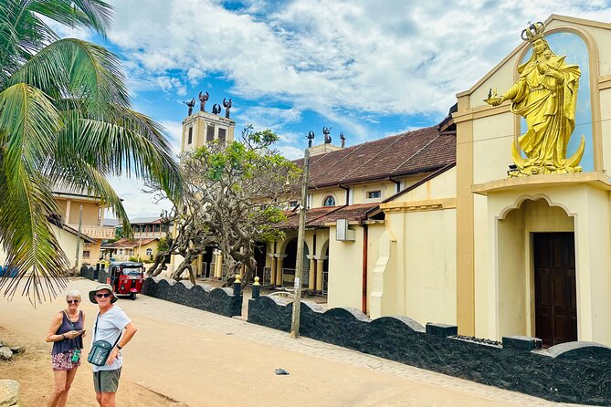 Negombo City Tour by Tuk Tuk with hotel pickup - City Centre Walk Time and Angurukaramulla Temple