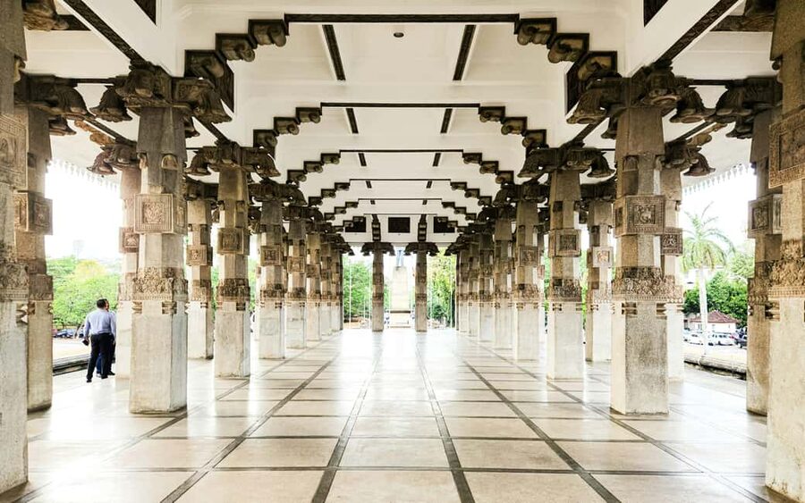 Negombo & Colombo: Full-Day Tour with Lunch - St. Sebastian’s and St. Mary’s: church stops that feel architectural, not rushed