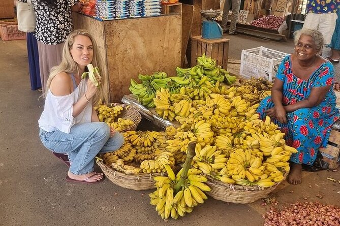 Negombo Express Food Tour with 7+ Tastings - Starting with king coconut, the easiest win of the day