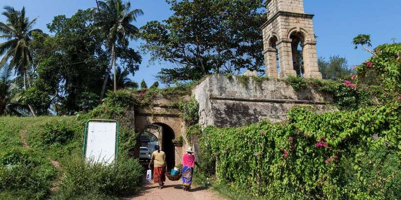 Negombo: Fishing Village Highlights Private Tour by Tuk Tuk - Angurukaramulla Temple: Buddhist heritage with artwork over 300 years old