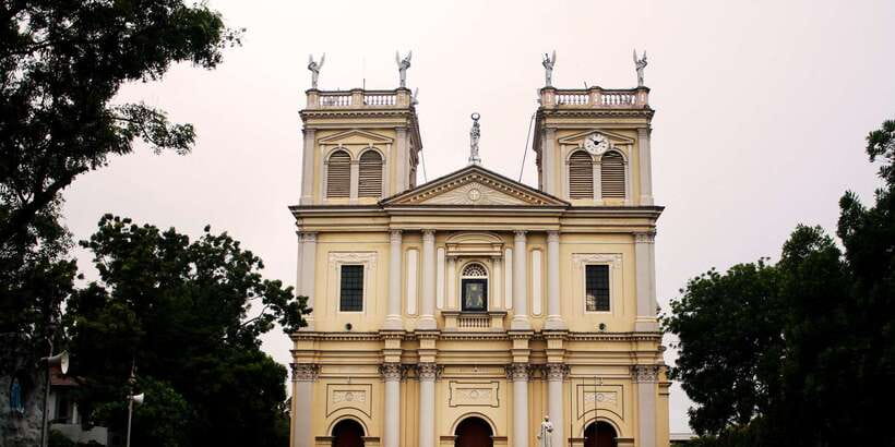 Negombo: Fishing Village Highlights Private Tour by Tuk Tuk - St. Mary’s Church: one of Sri Lanka’s largest cathedral-style landmarks