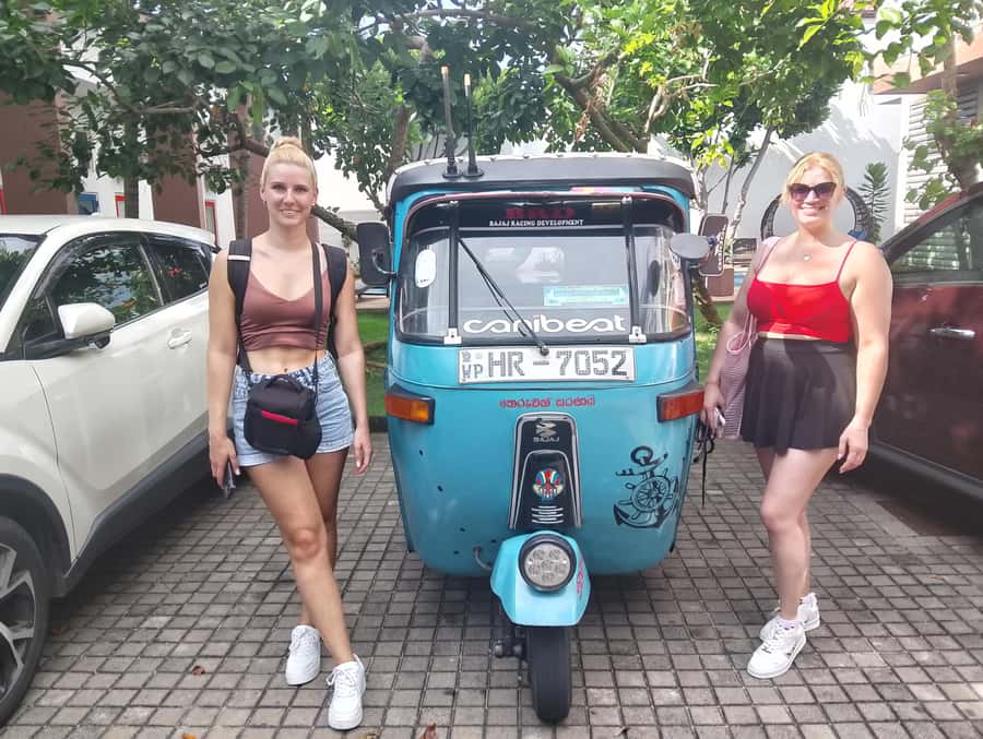 Negombo: Guided City Tour by Tuk Tuk with Hotel Pickup - Negombo Beach: Sea Views, Cool Breeze, and a Sense of Daily Life