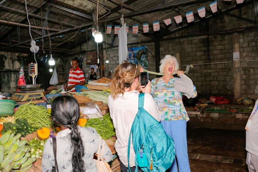 Negombo: private half day city tour with hotel transfers - Cross the lagoon to fishermen’s island, then look outward