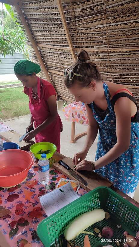 Nilaveli: Sri Lankan Cooking Class with a Local Family - The Meal at the End: Sit Down and Enjoy What You Made