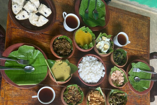 Organic cooking class sigiriya (kumara & family) - The traditional table setup and your freshly cooked meal