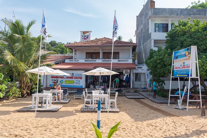 PADI Scuba Diver Course - Confined-water skills in the training tank