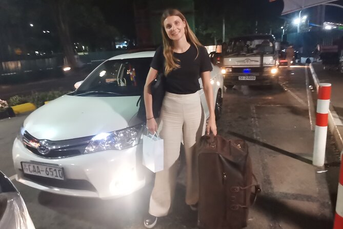 Paradise Private Airport Transportation Tours - Comfort Details: AC Cars, Water, and Staying in Touch
