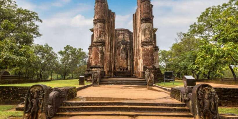 Polonnaruwa Day Tour With Minneriya NP Elephant Safari - Sacred-Site Dress Code and the Walking Reality