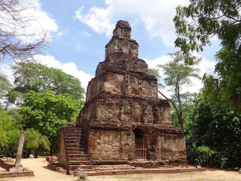 Polonnaruwa: Private Guided Cycling Tour with Hotel Pickup - How the breaks and short walks keep the tour from feeling rushed