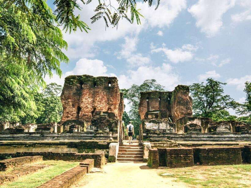Polonnaruwa: Private Guided Cycling Tour with Hotel Pickup - Should you book this Polonnaruwa private cycling tour?