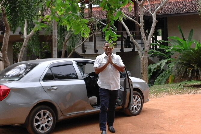 Private arrival transfer from the Airport to your booked hotel in Negombo - Getting Brief Sri Lanka Context and Next-Day Planning