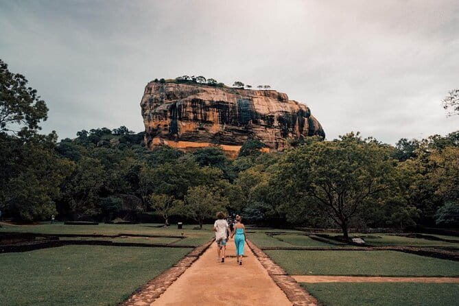 Private Car & English-Speaking Driver – Sri Lanka Island wide - What is included in the price, and what you still pay