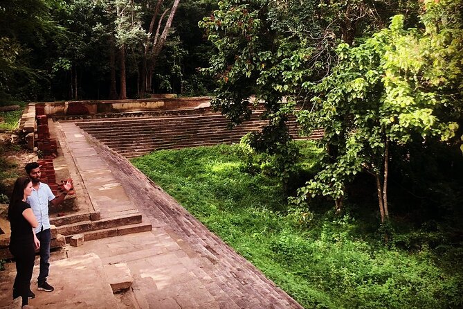 Private City Day Tour in Anuradhapura - Lowamahapaya and Ruwanwelisaya, ancient Buddhist architecture in context
