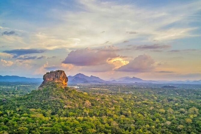 Private Dambulla Sigiriya Tour from Kandy with friendly chauffeur - Stop 1 in Matale: Sri Muthumari Amman Kovil (the 15-minute culture break)