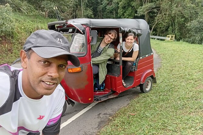 Private Kandy City Tour: Temple of the Tooth & Lake Highlights - Royal Botanical Gardens: a calm hour in the middle of the day