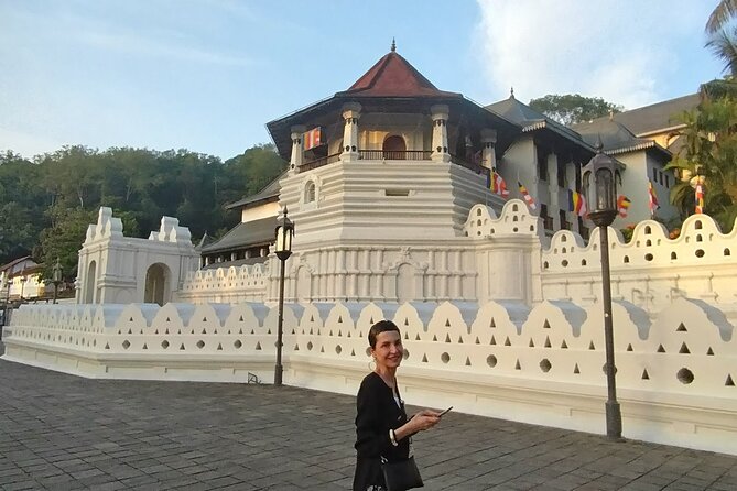 Private Kandy City Tour: Temple of the Tooth & Lake Highlights - How the guide makes or breaks the experience