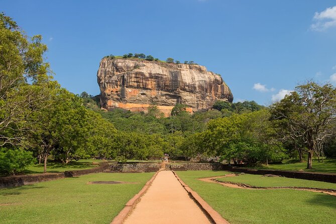 Private Multi-Day Outdoor Tour in Sri Lanka - Day 1 at Sigiriya, then Pidurangala for the best rock view