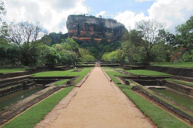 Private Tour to Dambulla and Sigiriya from Kandy in a A/C Car - Stop 1: Sri Muthumariamman Kovil near Matale (30 minutes)