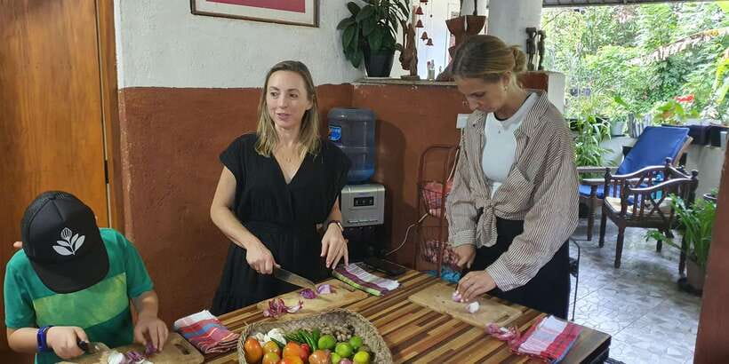 Private Traditional Sri Lankan Cooking Class in Kandy - Vegan and gluten-free options that fit real cooking