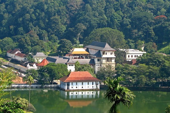 Private Tuk Tuk Tour of Kandy City & Surroundings - Stop 5: Kandy War Cemetery, respectful and quietly powerful