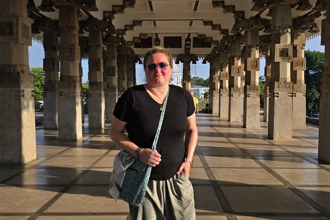 Ride and Explore Colombo and Food By Tuk Tuk Tour All Inclusive - Galle Face Green, Viharamahadevi Park, and Wolvendaal Church