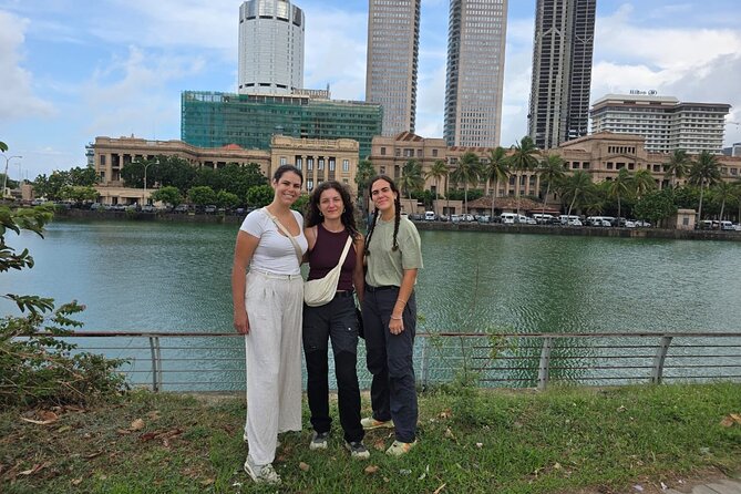 Ride and Explore Colombo and Food By Tuk Tuk Tour All Inclusive - Tea, Gems, and Handicrafts: The Shopping Stops That Shape the Day