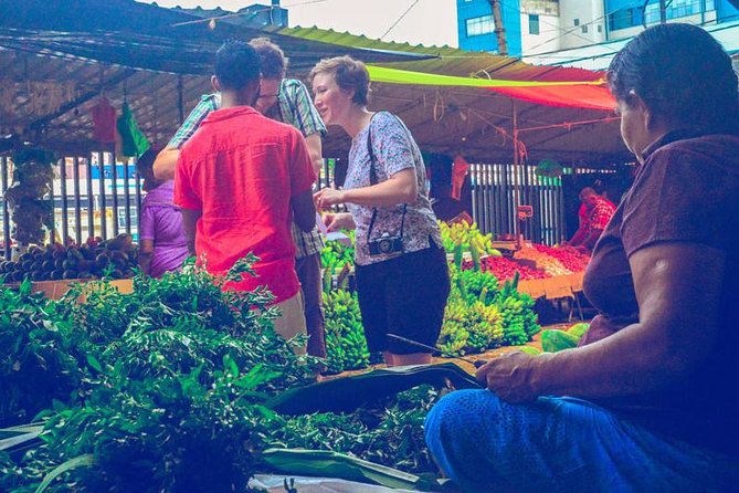 Rustic taste & Cultural tales Food Tour Colombo - Starting at Viharamahadevi Park: First Stops, Easy Orientation