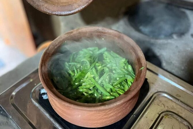 Sajee’s Place Cooking Class - What you’ll cook in Sigiriya: curries, sambol, and a choice of chicken or fish