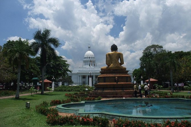 Shangri-La Colombo City Tour. - Gangaramaya Buddhist Temple, plus the Seema Malaka connection
