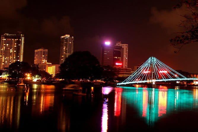 Shore Excursion Colombo Port to Mount Lavinia Beach & Colombo city For 4 - 6 Pax - Galle Face Green: The Sea-Edge Park You Will Want to Return To
