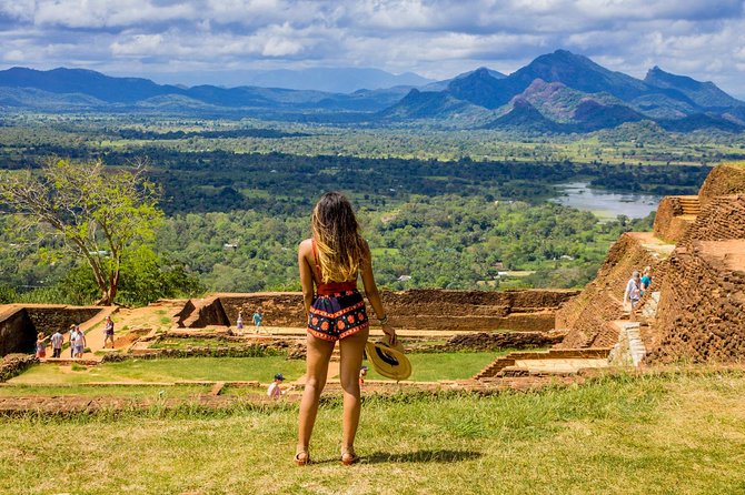 Sigiriya Rock and Dambulla Cave All Inclusive Private Day Trip - Lunch at a local restaurant, plus how to use it well