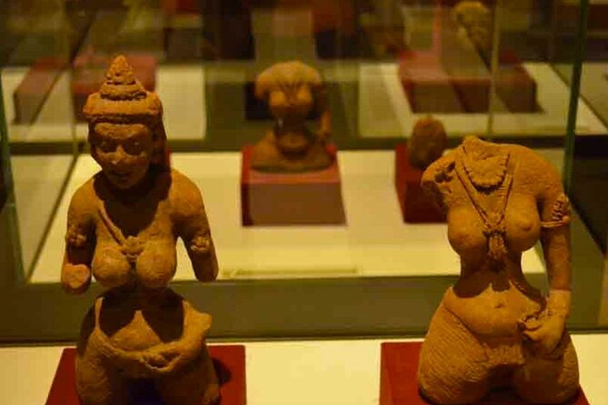 Sigiriya Rock & Cave Temple with Jeep Safari Private Day Trip - Ayurvedic Spice Garden and the Lanka Silks or Souvenir Break