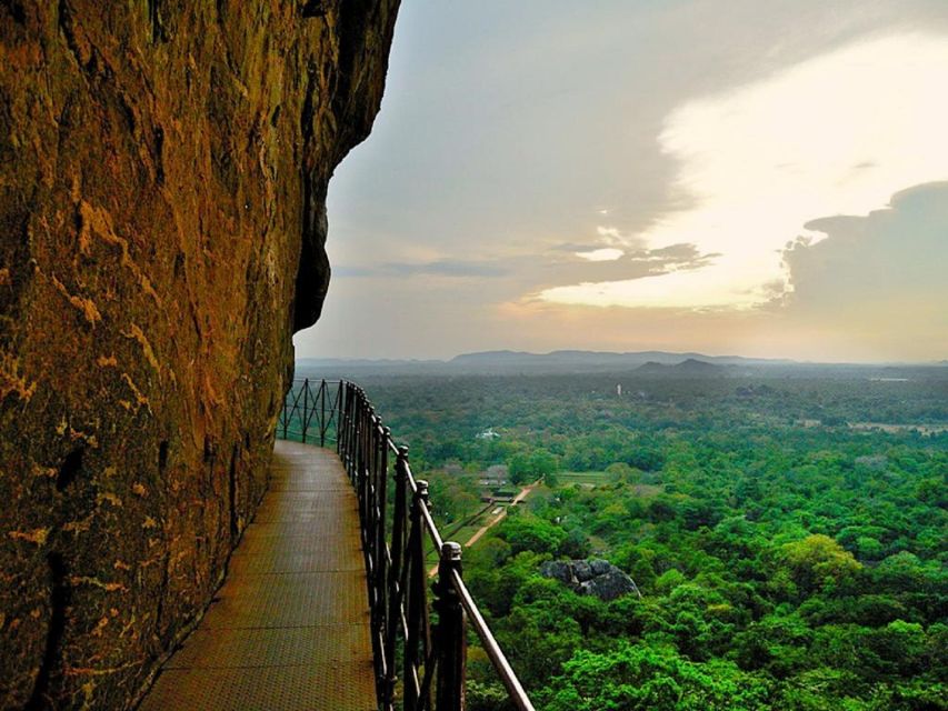 Sri Lanka Bentota: Day Trip to Sigiriya and Dambulla Temple - Dambulla Royal Cave Temple: UNESCO caves and the dress code reality check