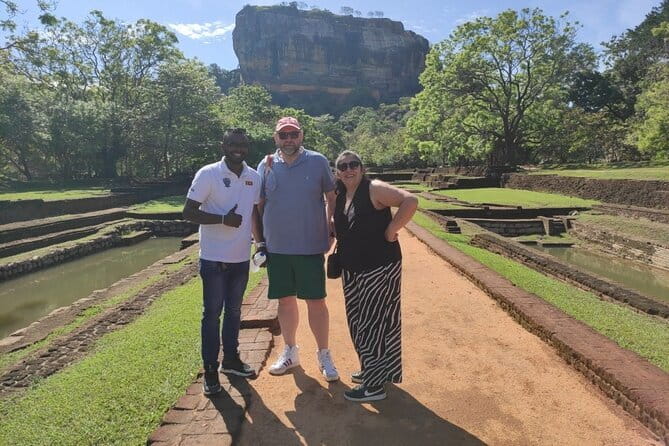 Sri Lanka Driver's and Guide with Luxury Cars - Stop 1: Sigiriya Lion Rock in a time box (and what to budget)