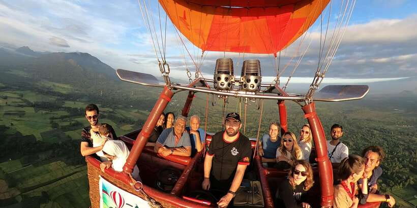 Sri Lanka: Hot Air Balloon ride - From breakfast to safety briefing: the calm before the lift off