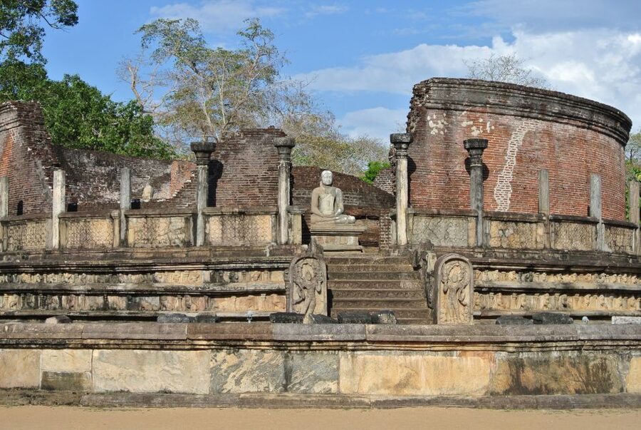 Sri Lanka Private 3-Day Cultural Tour, 5 UNESCO Sites - Day 3: Matale spice garden, Dambulla Golden Temple murals, and Kandy’s Tooth Relic