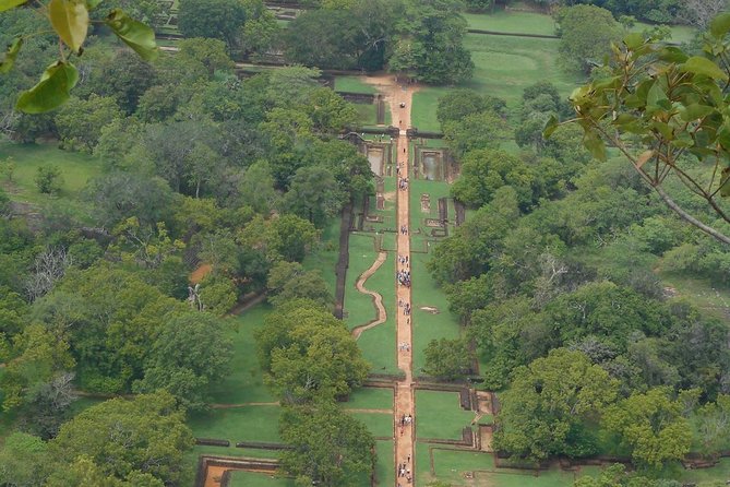 Sri Lanka Tour in 8 Days - Kandy’s big moments: Tooth relic, gardens, market, and a dance show