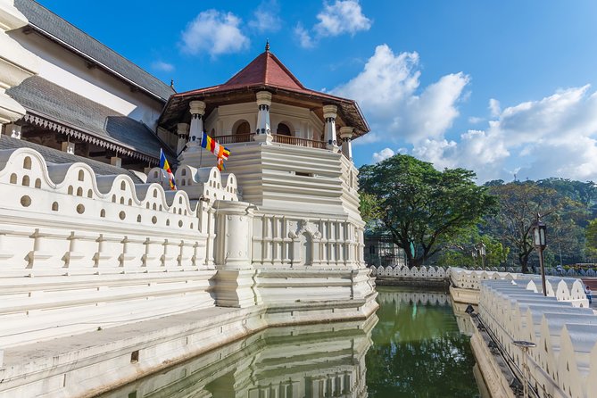 Temple of The Sacred Tooth Relic Entrance Ticket with Guide - Price and value for a one-hour UNESCO visit