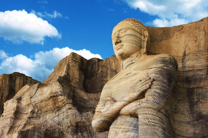 Tour Packages in Sri Lanka - Most Popular Round Tour - All in One Tour - Horton Plains on Request, Gregory Lake, and the Nanuoya to Ella Train