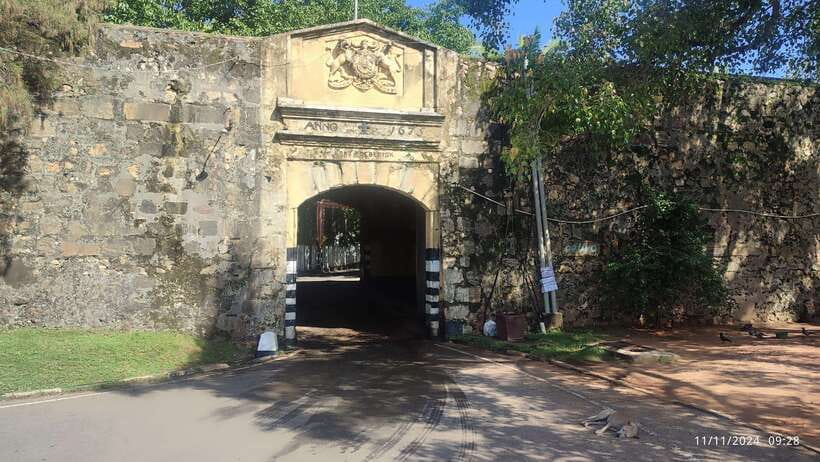 Trincomalee: City Tour with Koneswarm and Crocodile lake - Kanniyai Hot Water Springs and Deer Park feeding: nature breaks that feel personal