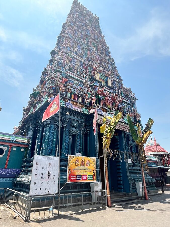 Tuk Trip is Very Cheap in Colombo (All-inclusive ) city tour - Gangaramaya Temple: a major Buddhist sanctuary with possible extra ticket cost