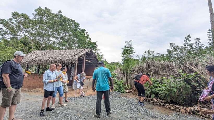 Udawalawe: Farm to Table Cooking & Authe: Village Experience - Vegetable picking in the organic garden, then cooking in a village kitchen