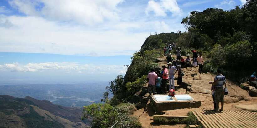 Visit Horton plains and Nuwara Eliya from Ella - Tea estates and the factory visit: how your cup gets made